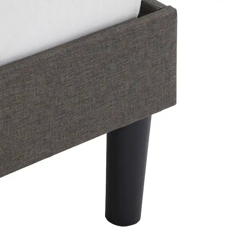 Lit plateforme rembourré avec tête de lit géométrique