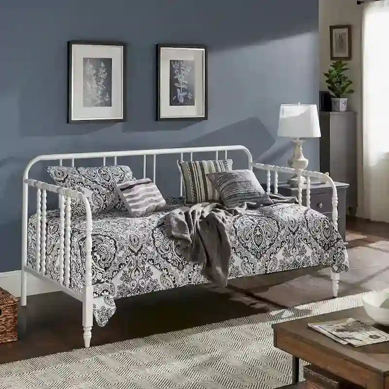 Lit de repos métallique avec motif à barreaux