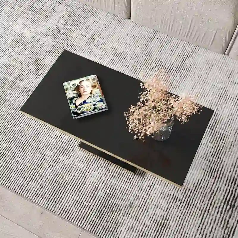 Table basse moderne avec finition laquée brillante