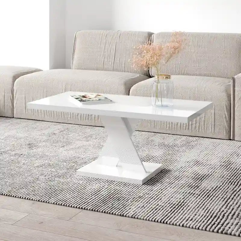 Table basse moderne avec finition laquée brillante