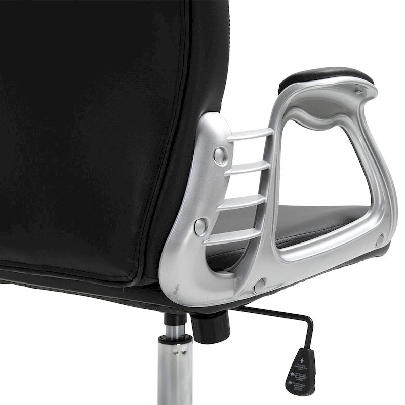 Chaise de bureau en similicuir avec dossier capitonné et roulettes pivotantes