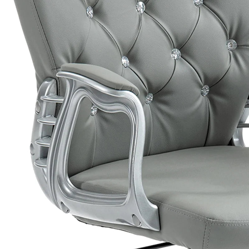 Chaise de bureau en similicuir avec dossier capitonné et roulettes pivotantes